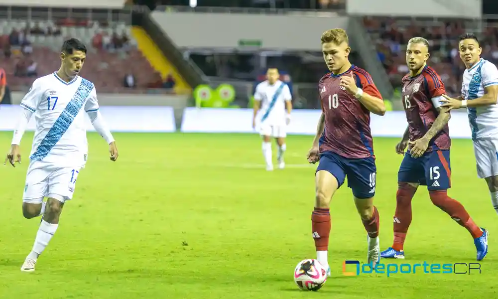 Brandon Aguilera no aporta mucho en marca. Pero, sí le dio mucho en gestación a la Selección Nacional de Fútbol esta noche. Foto: FCRF.