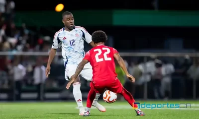 Joel Campbell trató de organizar fútbol. Pero, después de la expulsión de Alcoser, la Selección Nacional cambió su manejo. Foto: FCRF.