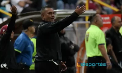 José Giacone estuvo muy activo en el área técnica del Saprissa. Foto: Keydel Romero.