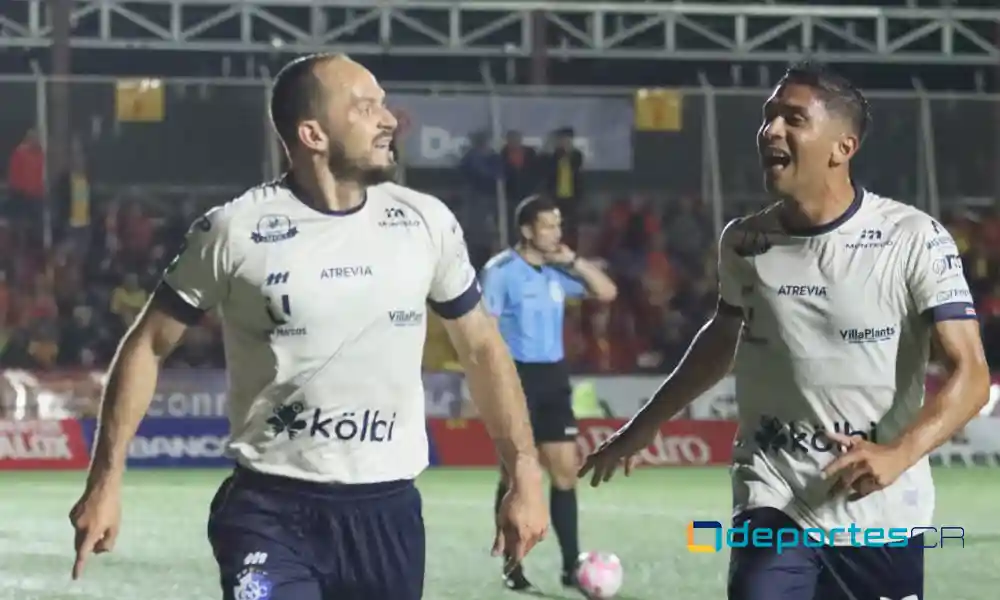 Marco Ureña celebra tras conseguir el segundo tanto para el Cartaginés ante el Herediano. Foto: CSC.