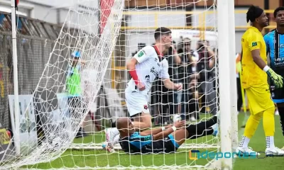 Alberto Toril marcó los dos goles en la victoria de este domingo de Alajuelense ante Santa Ana. Foto: LDA.