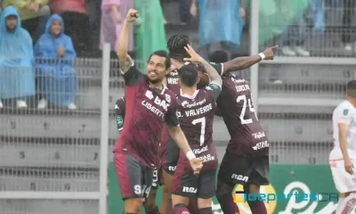 Saprissa abrió el marcador temprano, por intermedio de Kendall Waston. Luego, todo terminó en empate. Foto: Keydel Romero.