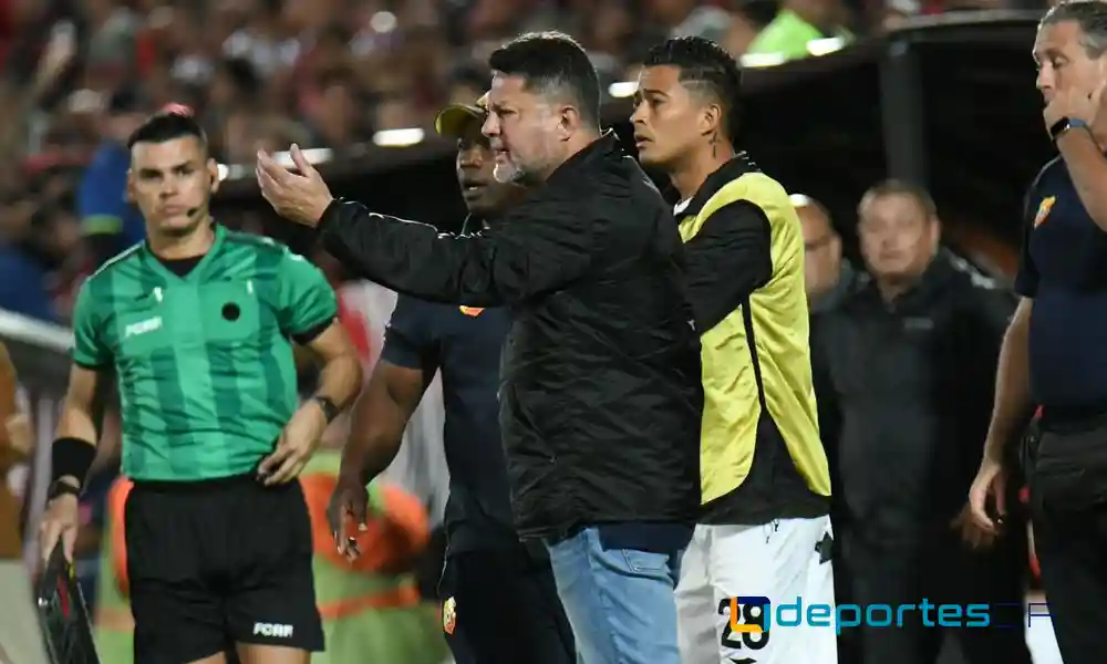 Jafet Soto criticó entre líneas el arbitraje de Pablo Camacho esta noche. Foto: Keydel Romero.