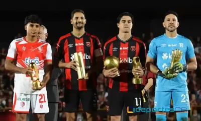 Bryan Ordóñez, Celso Borges, Diego Campos y Leonel Moreira, con los reconocimientos que entregó la CONCACAF. Foto: CONCACAF.