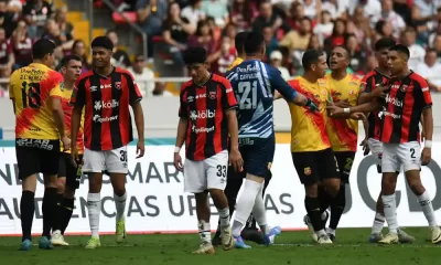 Herediano y Alajuelense, cn planteles muy diferentes, se volvieron a encontrar, solo 10 días después de la polémica final. Foto: Keydel Romero.