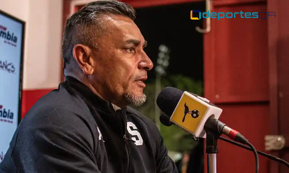 José Giacone, técnico del Deportivo Saprissa, asegura que está acostumbrado a la presión que se vive en Saprissa. Foto: Prensa / Saprissa.