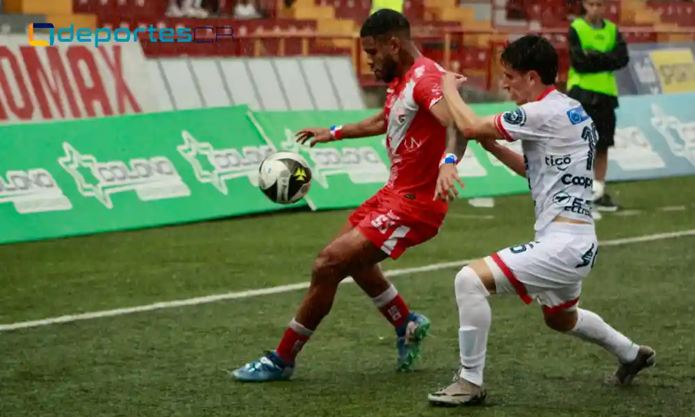 Juan Villalobos fue titular en la ofensiva de Santos esta tarde ante San Carlos. Foto: ADS.