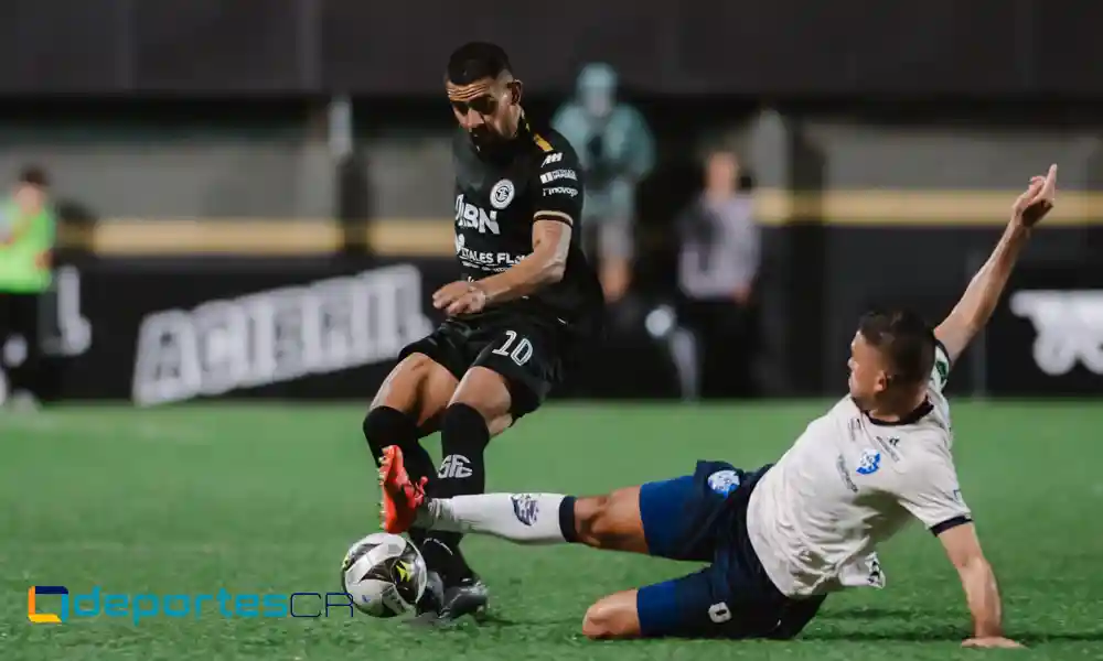 Cartaginés y Sporting protagonizaron un juego con muchas acciones fuertes. Foto: SFC.