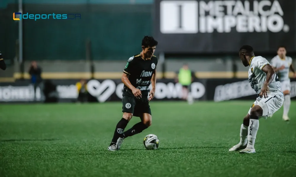 Sporting apagó a Liberia con un gol agónico